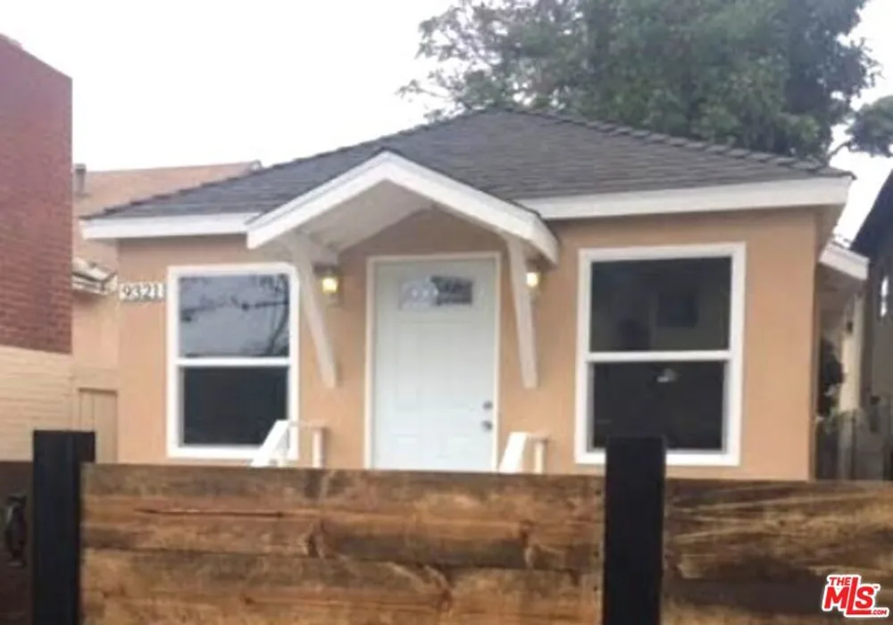 9321 Virginia Avenue South Gate, CA 90280