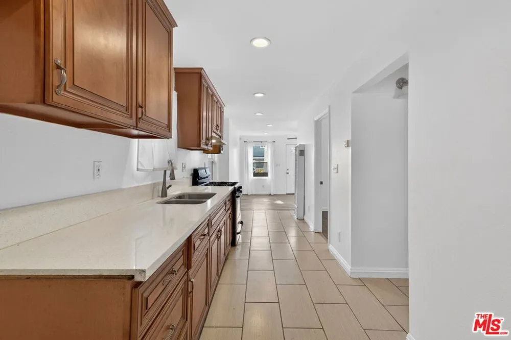 9321 Virginia Avenue South Gate, CA 90280