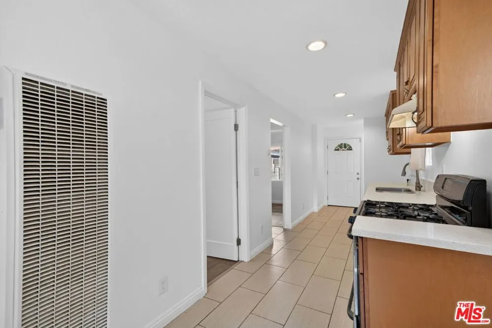 9321 Virginia Avenue South Gate, CA 90280
