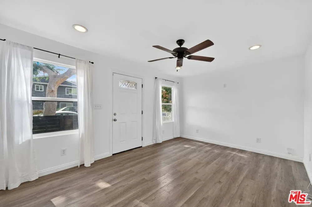 9321 Virginia Avenue South Gate, CA 90280