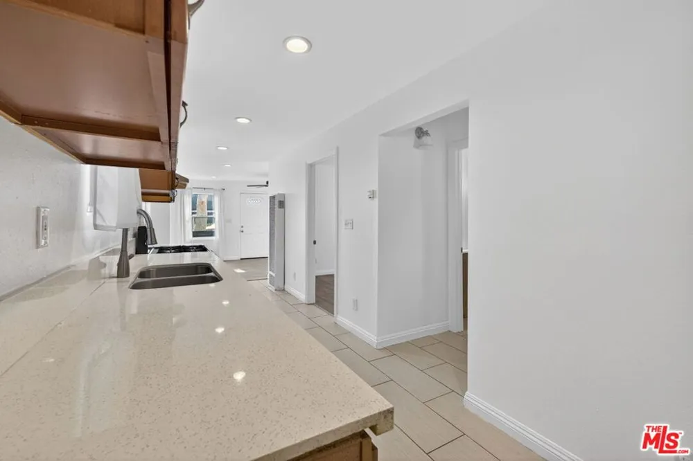 9321 Virginia Avenue South Gate, CA 90280
