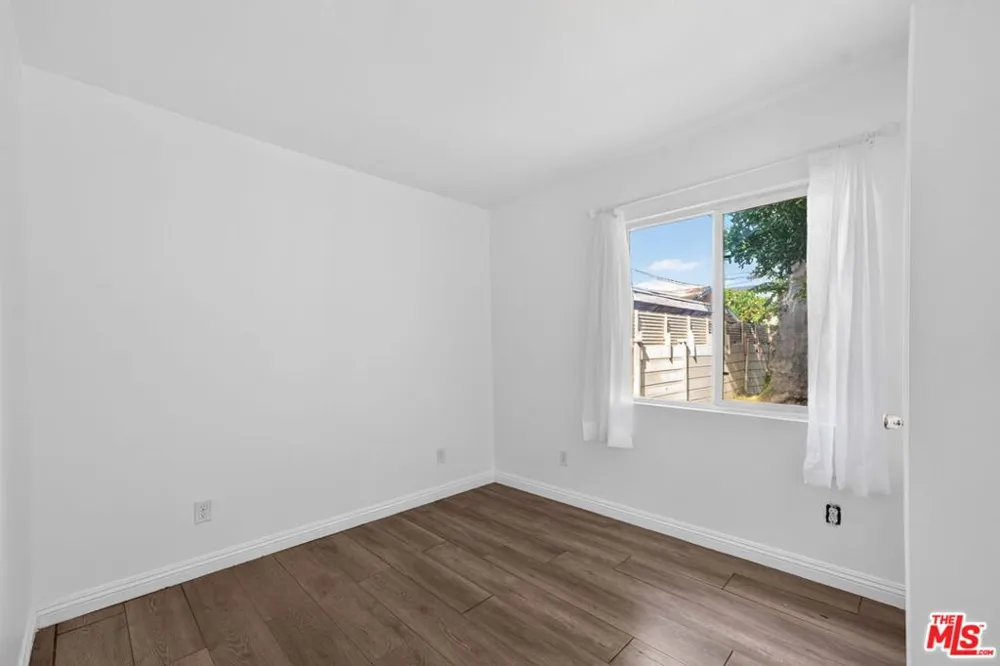 9321 Virginia Avenue South Gate, CA 90280