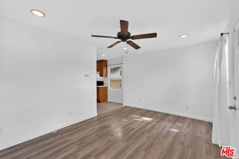 9321 Virginia Avenue South Gate, CA 90280