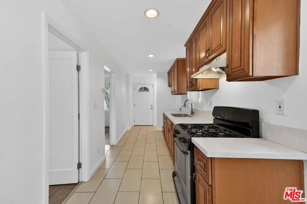 9321 Virginia Avenue South Gate, CA 90280