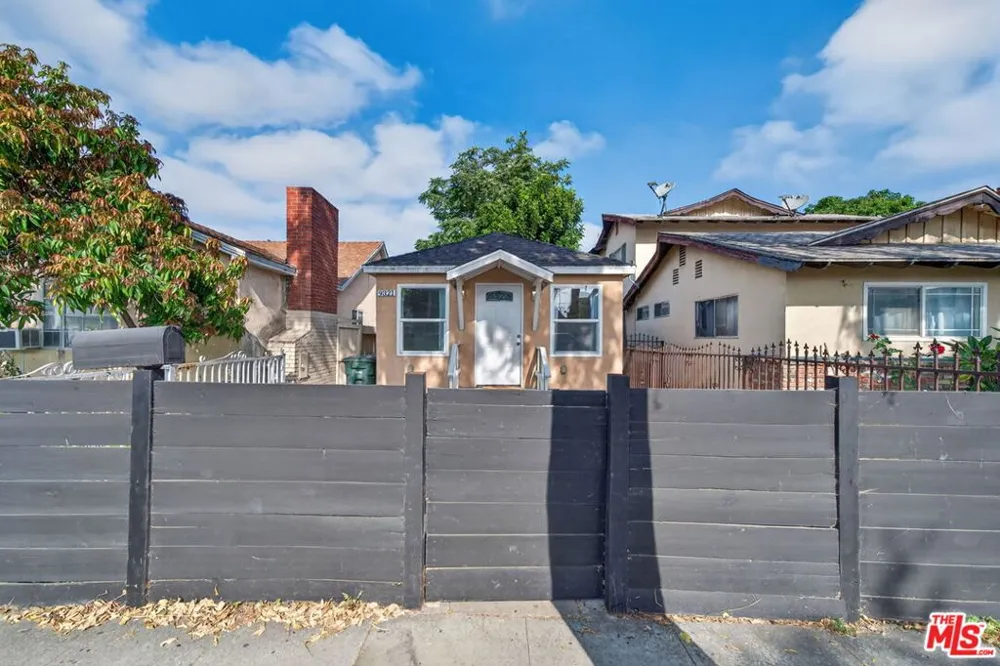 9321 Virginia Avenue South Gate, CA 90280