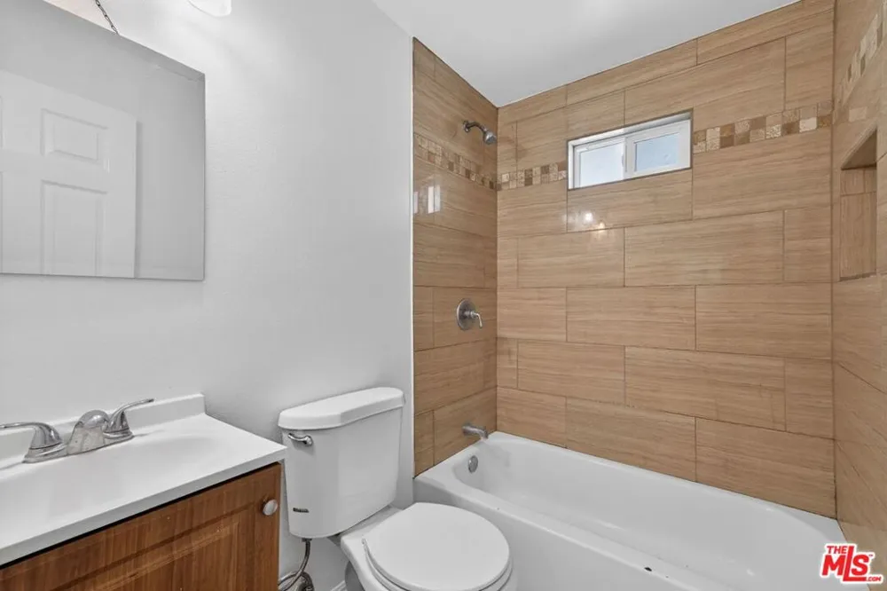 9321 Virginia Avenue South Gate, CA 90280