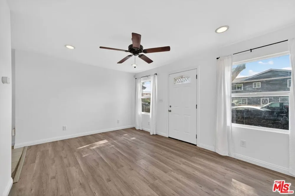 9321 Virginia Avenue South Gate, CA 90280