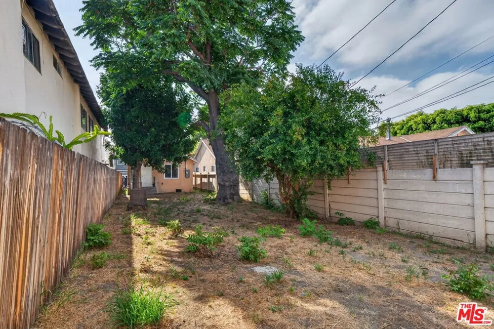 9321 Virginia Avenue South Gate, CA 90280