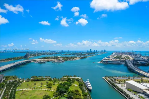 900 Biscayne Blvd #4202