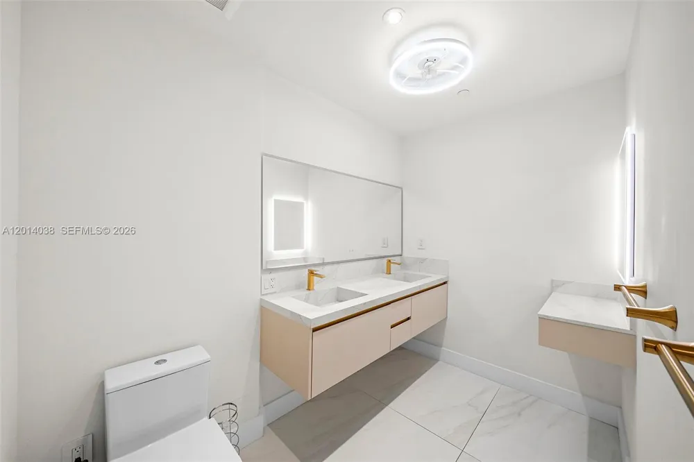 900 Biscayne Blvd #4202 Miami, FL 33132