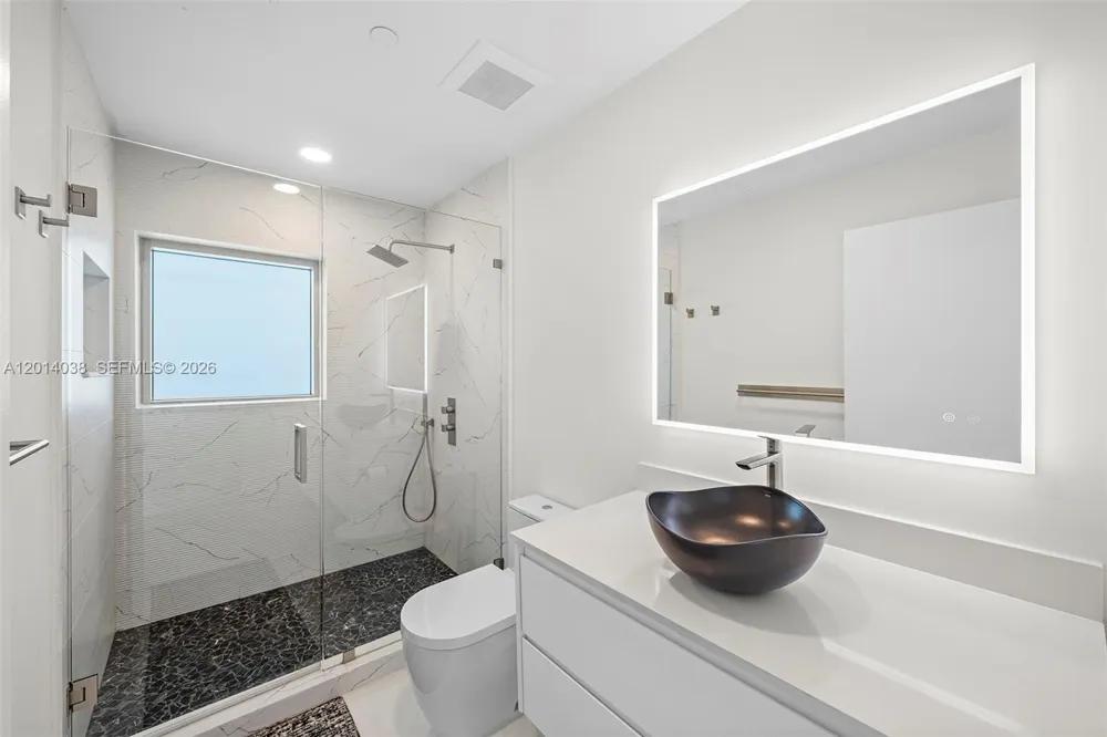 900 Biscayne Blvd #4202 Miami, FL 33132