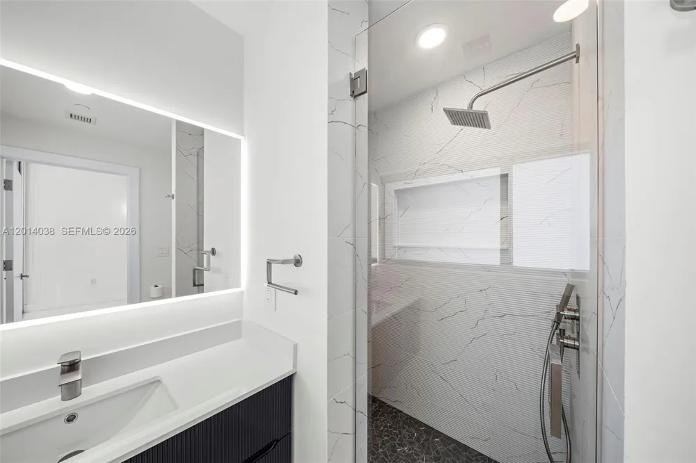 900 Biscayne Blvd #4202 Miami, FL 33132