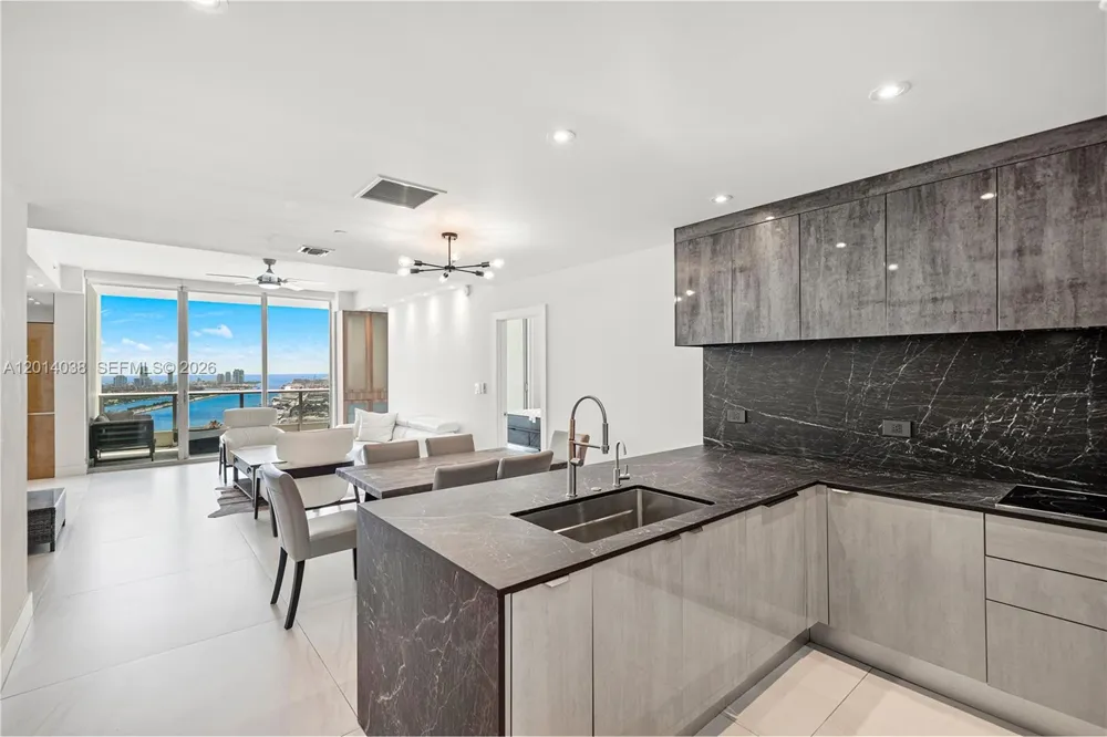 900 Biscayne Blvd #4202 Miami, FL 33132