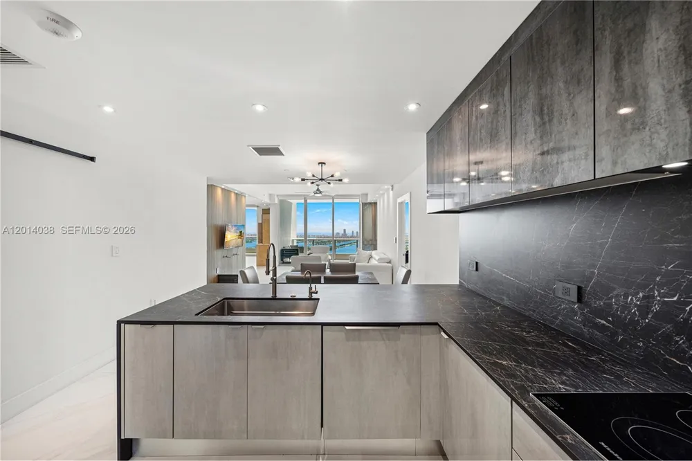 900 Biscayne Blvd #4202 Miami, FL 33132
