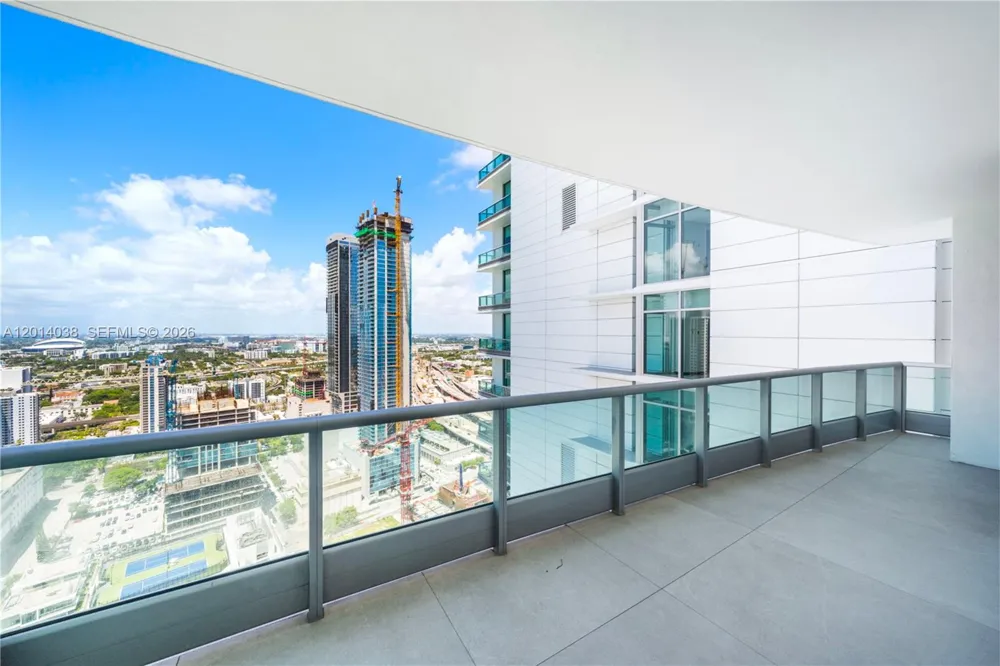 900 Biscayne Blvd #4202 Miami, FL 33132