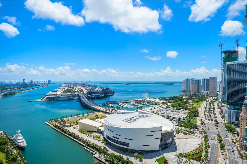 900 Biscayne Blvd #4202 Miami, FL 33132
