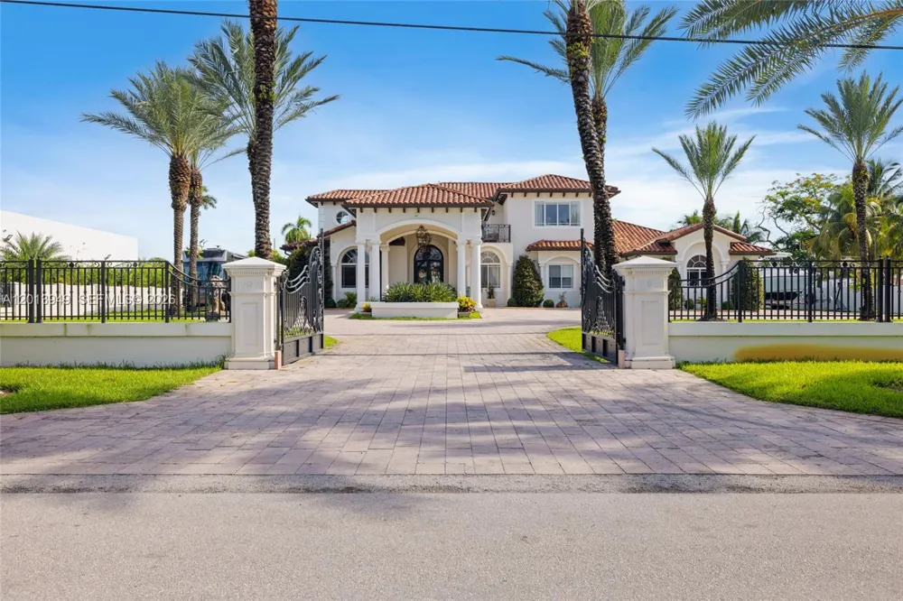 9861 NW 135th St Hialeah Gardens, FL 33018