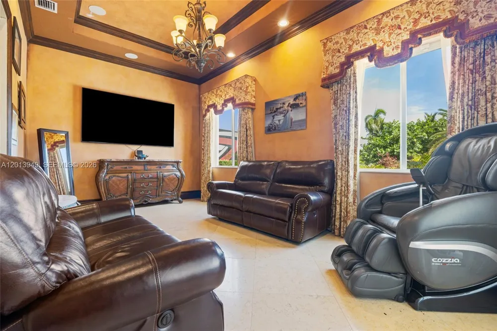 9861 NW 135th St Hialeah Gardens, FL 33018
