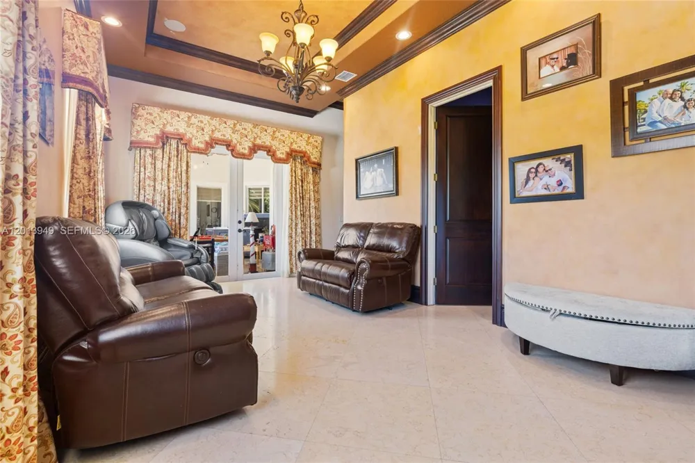 9861 NW 135th St Hialeah Gardens, FL 33018