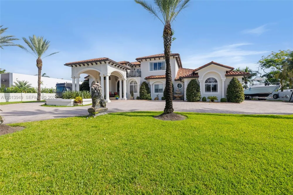 9861 NW 135th St Hialeah Gardens, FL 33018