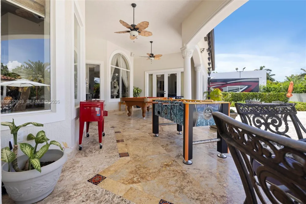 9861 NW 135th St Hialeah Gardens, FL 33018