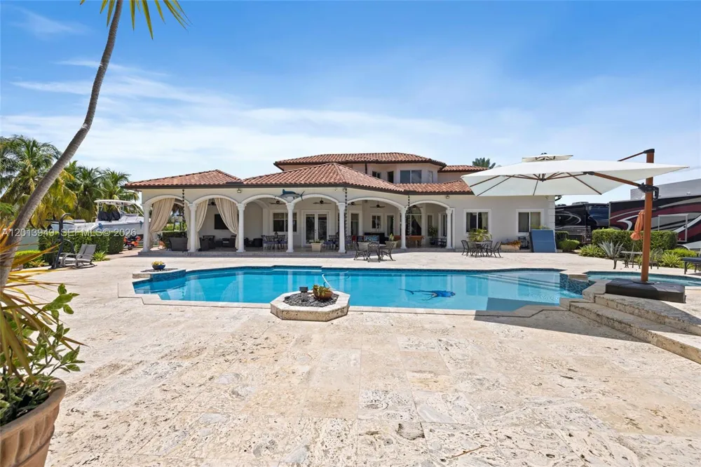 9861 NW 135th St Hialeah Gardens, FL 33018