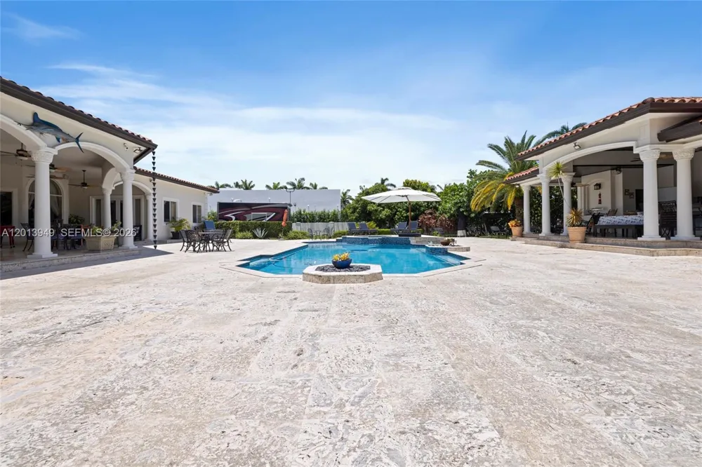 9861 NW 135th St Hialeah Gardens, FL 33018