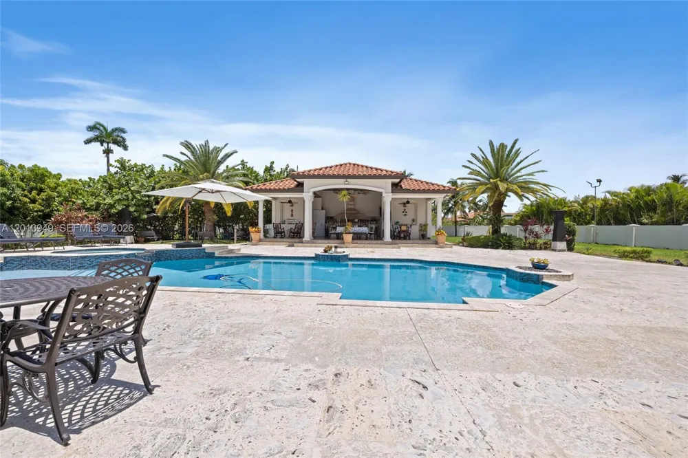 9861 NW 135th St Hialeah Gardens, FL 33018