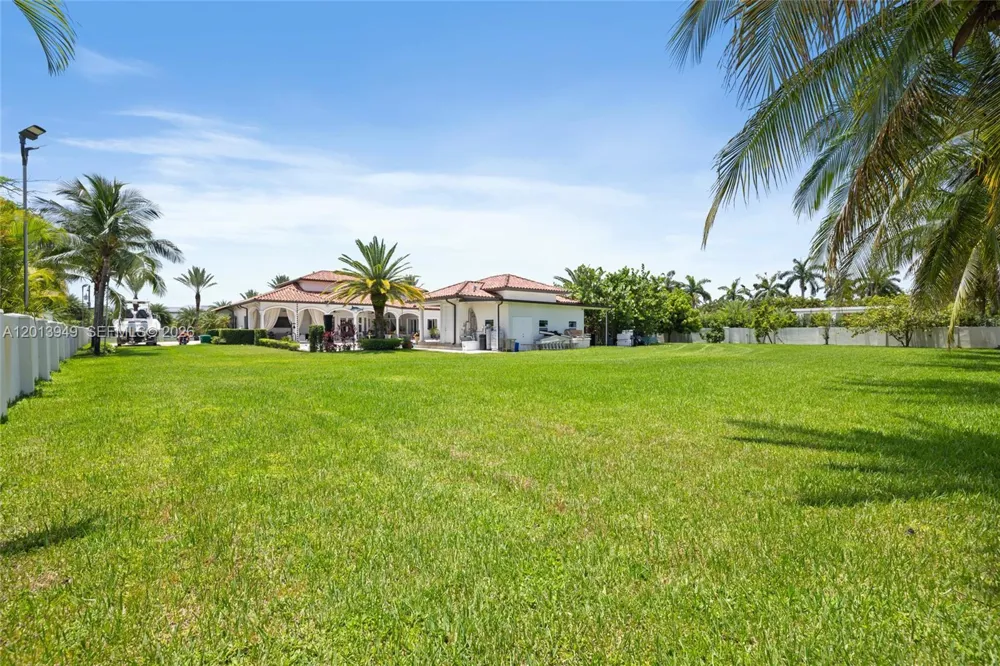 9861 NW 135th St Hialeah Gardens, FL 33018