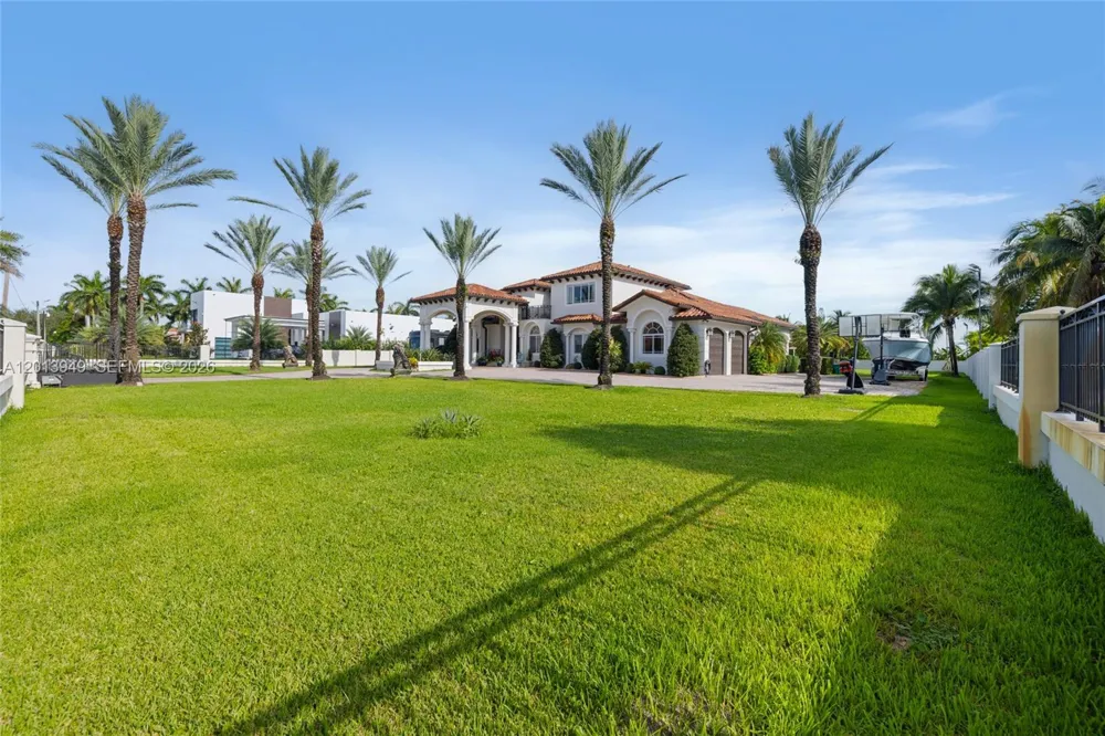 9861 NW 135th St Hialeah Gardens, FL 33018