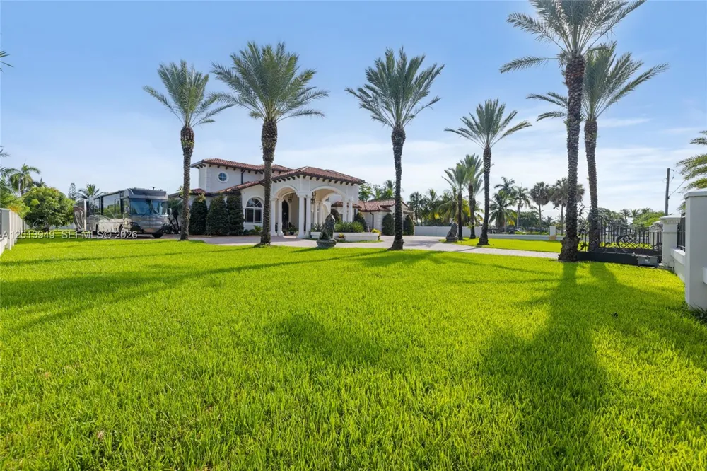 9861 NW 135th St Hialeah Gardens, FL 33018