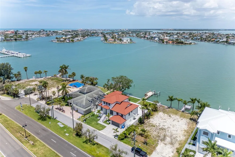 4 PARADISE LANE Treasure Island, FL 33706