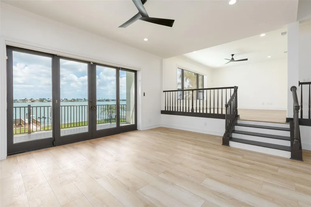 4 PARADISE LANE Treasure Island, FL 33706