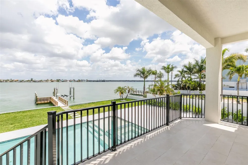 4 PARADISE LANE Treasure Island, FL 33706