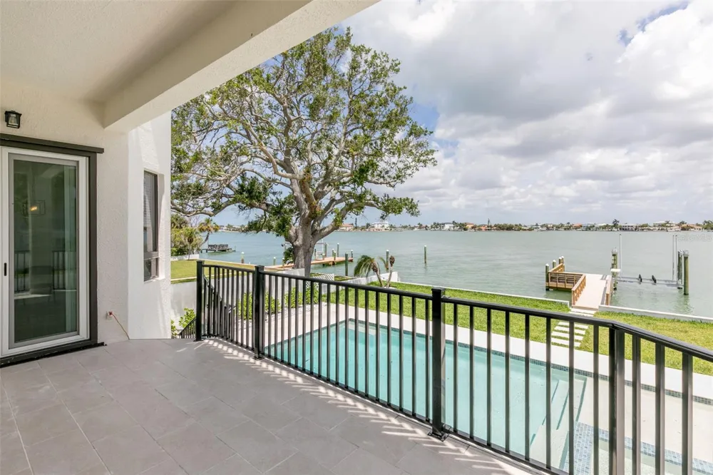 4 PARADISE LANE Treasure Island, FL 33706
