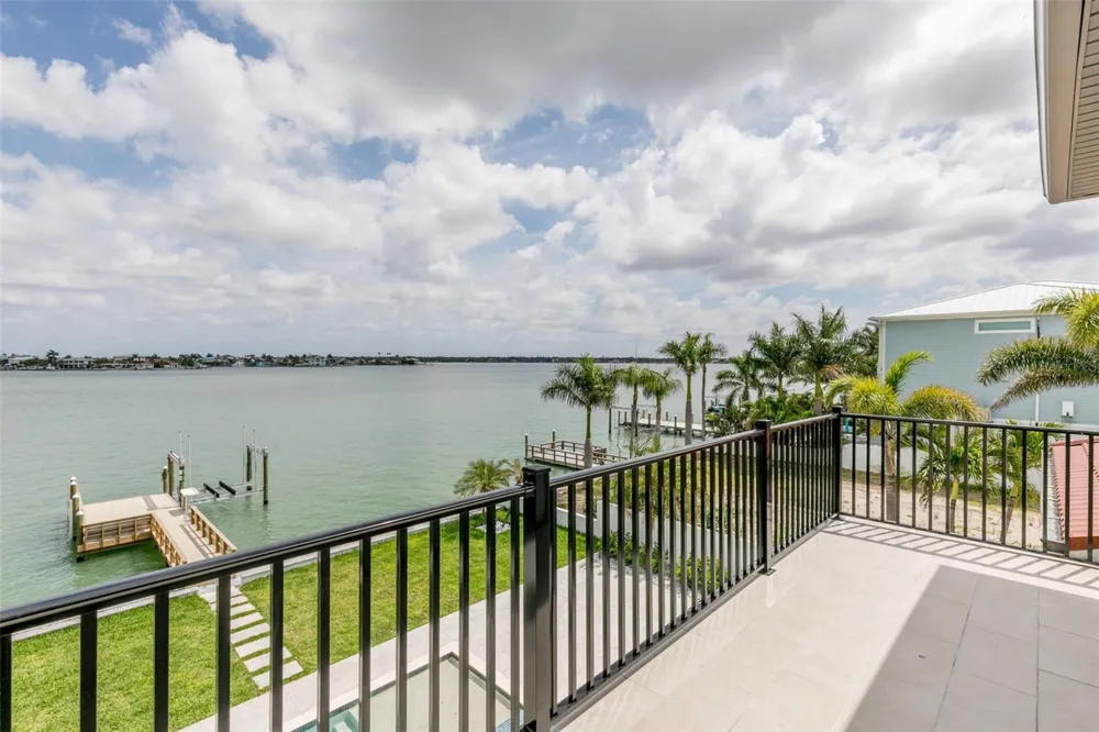 4 PARADISE LANE Treasure Island, FL 33706