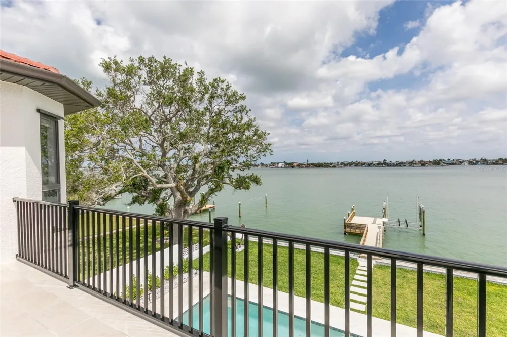 4 PARADISE LANE Treasure Island, FL 33706