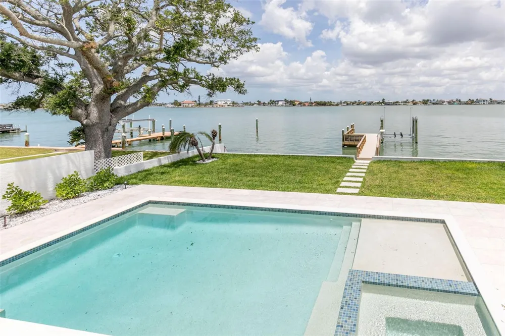 4 PARADISE LANE Treasure Island, FL 33706