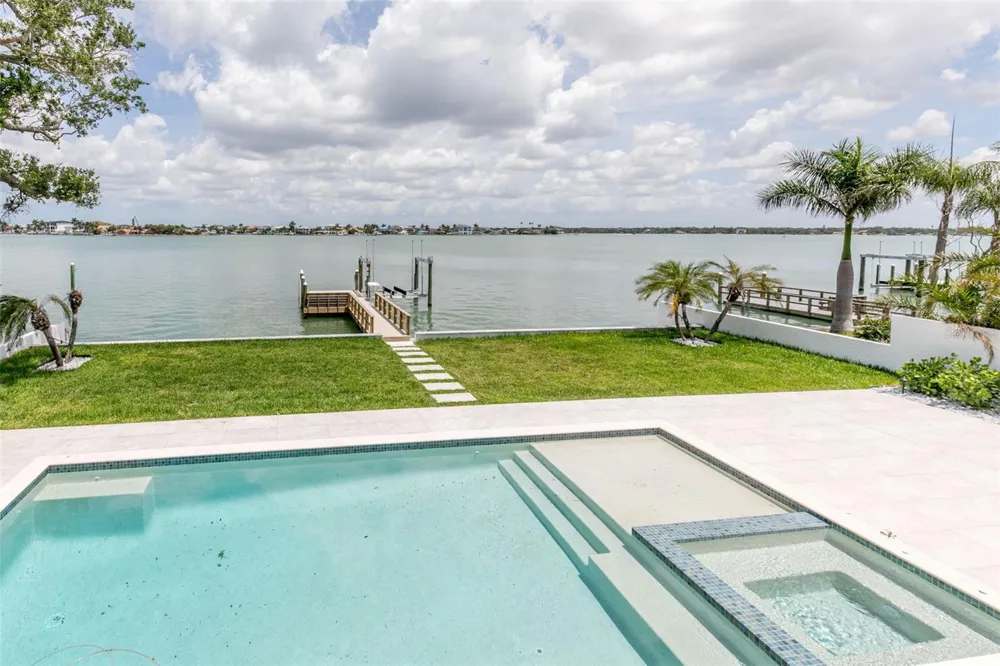 4 PARADISE LANE Treasure Island, FL 33706
