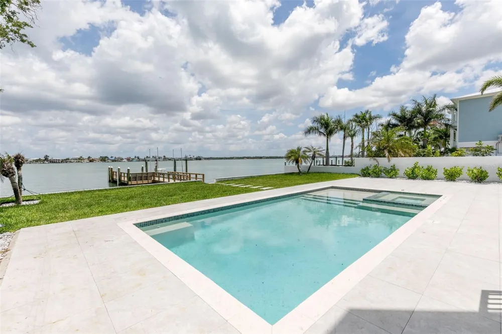 4 PARADISE LANE Treasure Island, FL 33706
