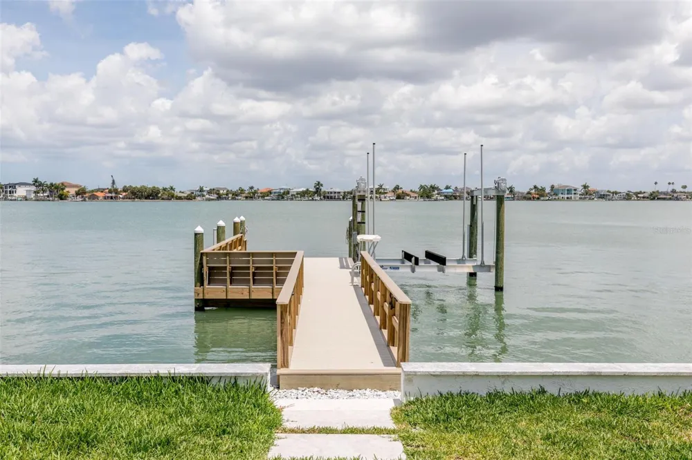 4 PARADISE LANE Treasure Island, FL 33706
