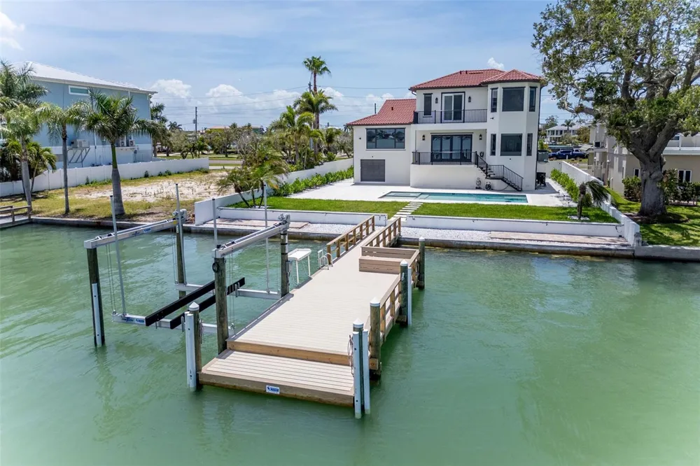 4 PARADISE LANE Treasure Island, FL 33706