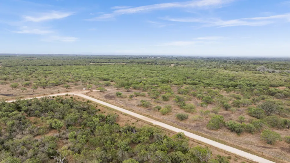 5 CR 171 Nixon, TX 78140