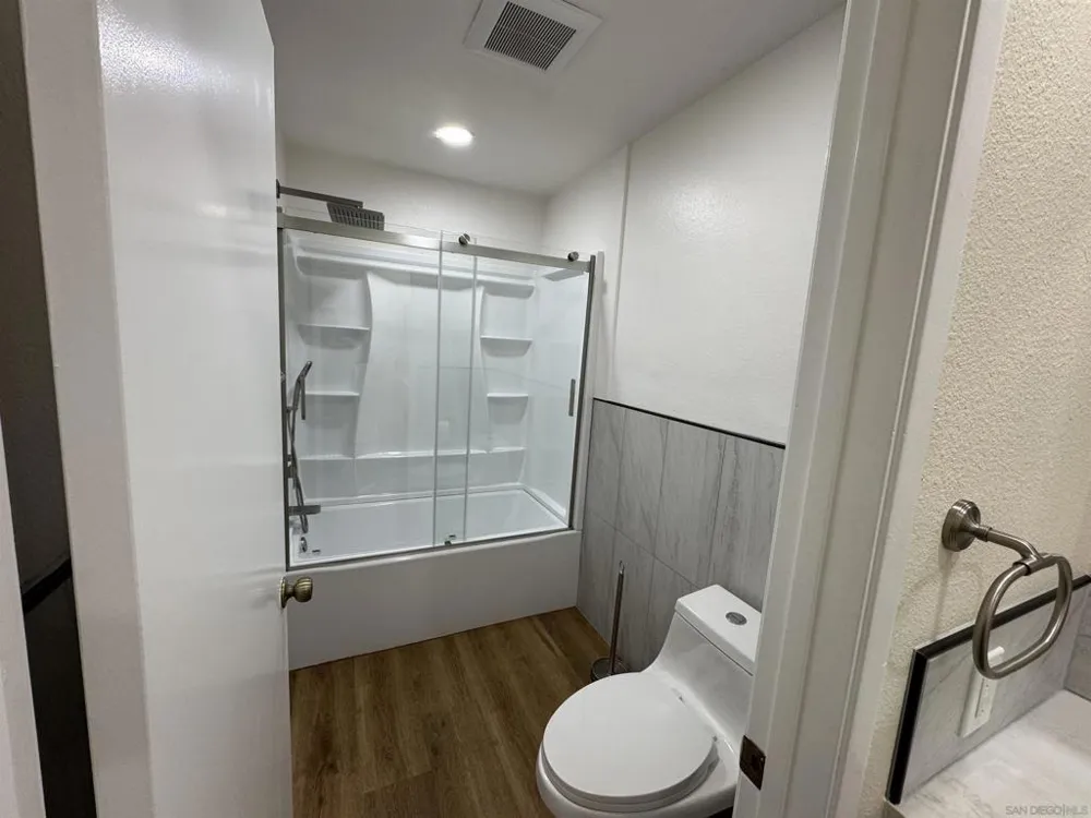 6116 Calle Mariselda #304 San Diego, CA 92124