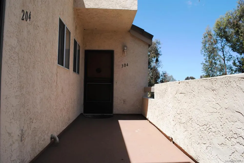 6116 Calle Mariselda #304 San Diego, CA 92124