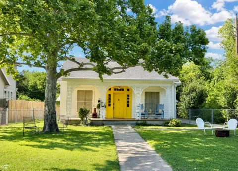 706 W 11th Street
