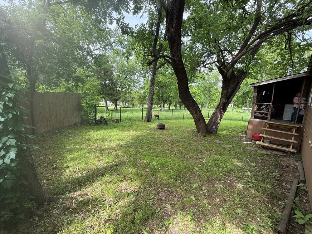1006 Bishop Street Commerce, TX 75428
