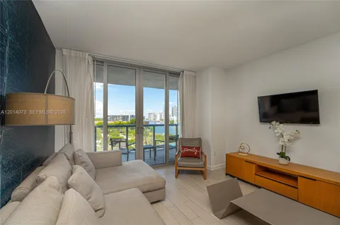 2602 E Hallandale Beach Blvd #R806