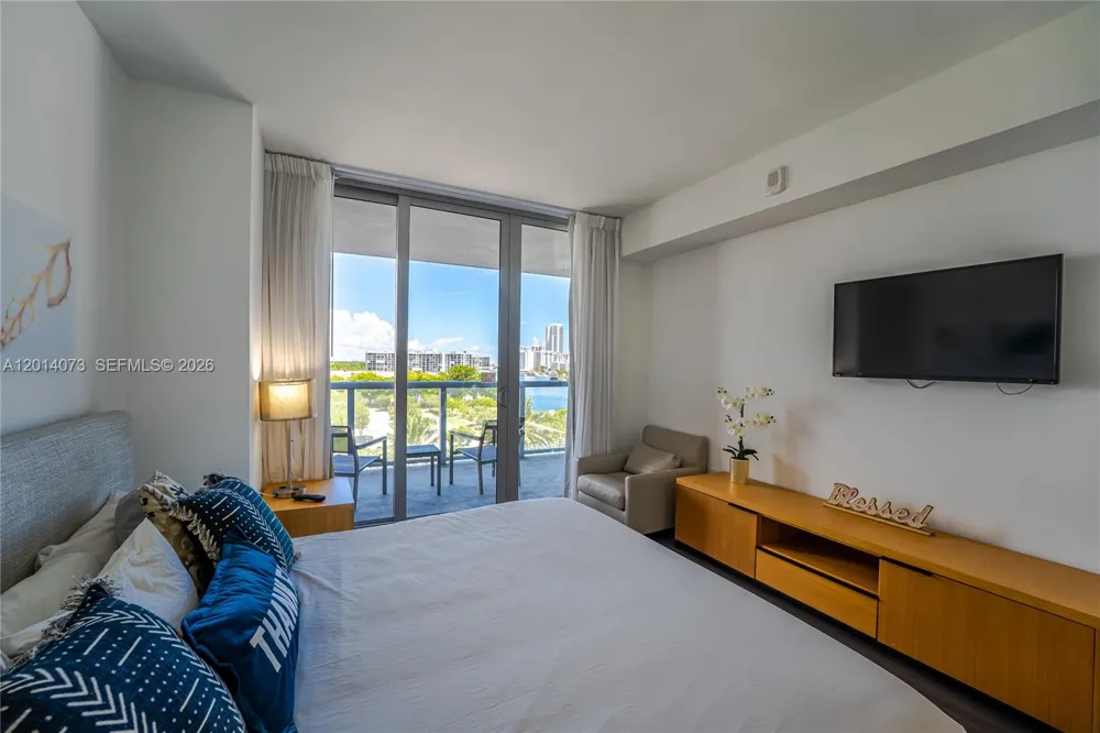 2602 E Hallandale Beach Blvd #R806 Hallandale Beach, FL 33009