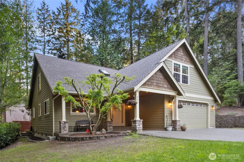 981 E Lakeshore Dr Allyn, WA 98524